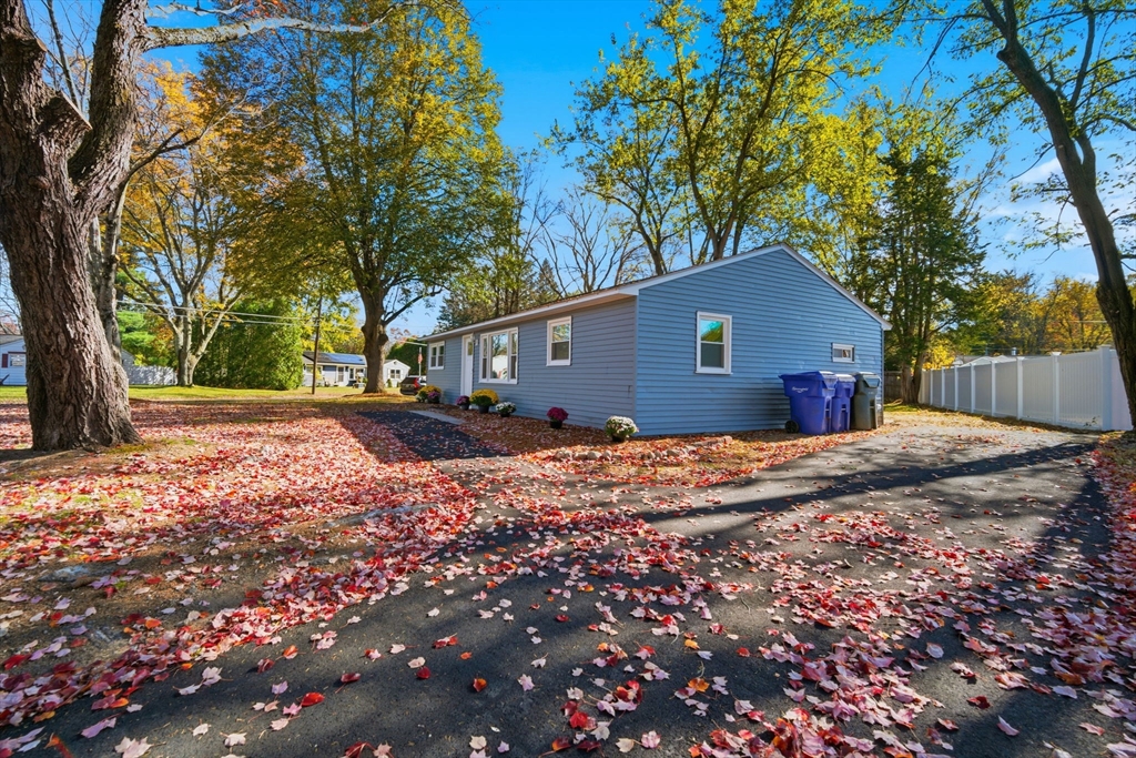 Springfield, Massachusetts 01118, United States, 3 Bedrooms Bedrooms, ,1 BathroomBathrooms,Residential,Active,235835