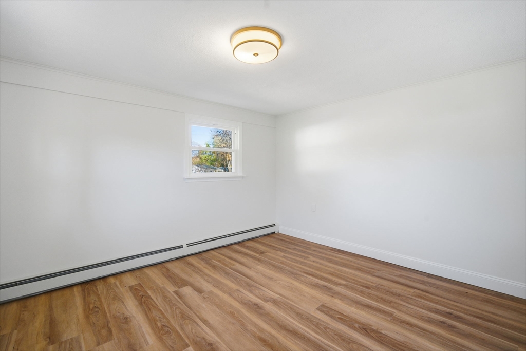 Springfield, Massachusetts 01118, United States, 3 Bedrooms Bedrooms, ,1 BathroomBathrooms,Residential,Active,235835