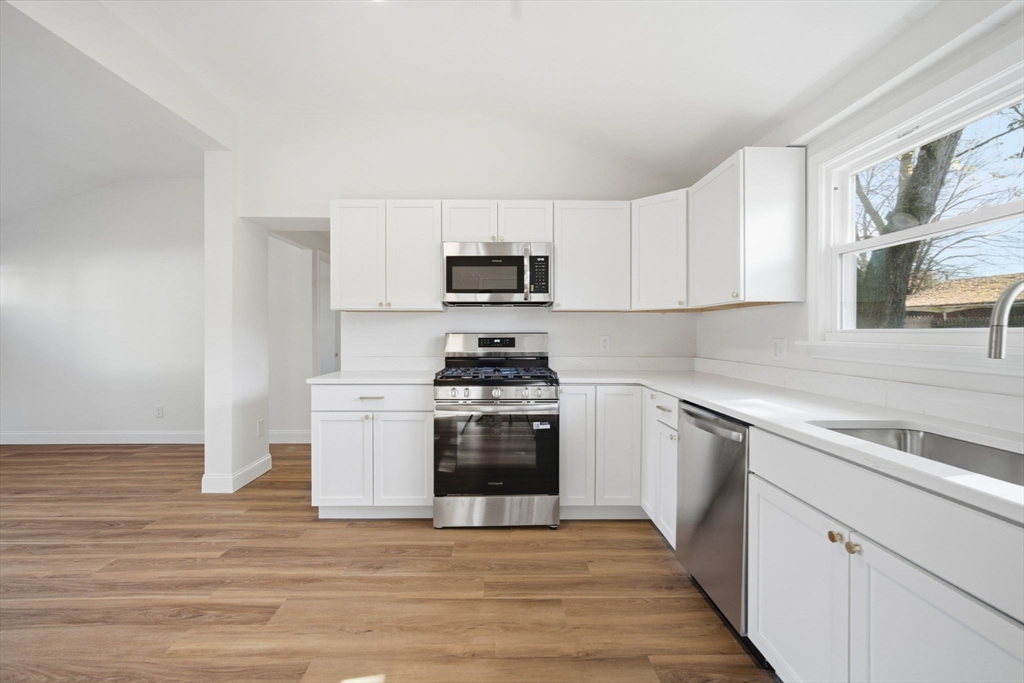 Springfield, Massachusetts 01118, United States, 3 Bedrooms Bedrooms, ,1 BathroomBathrooms,Residential,Active,235835