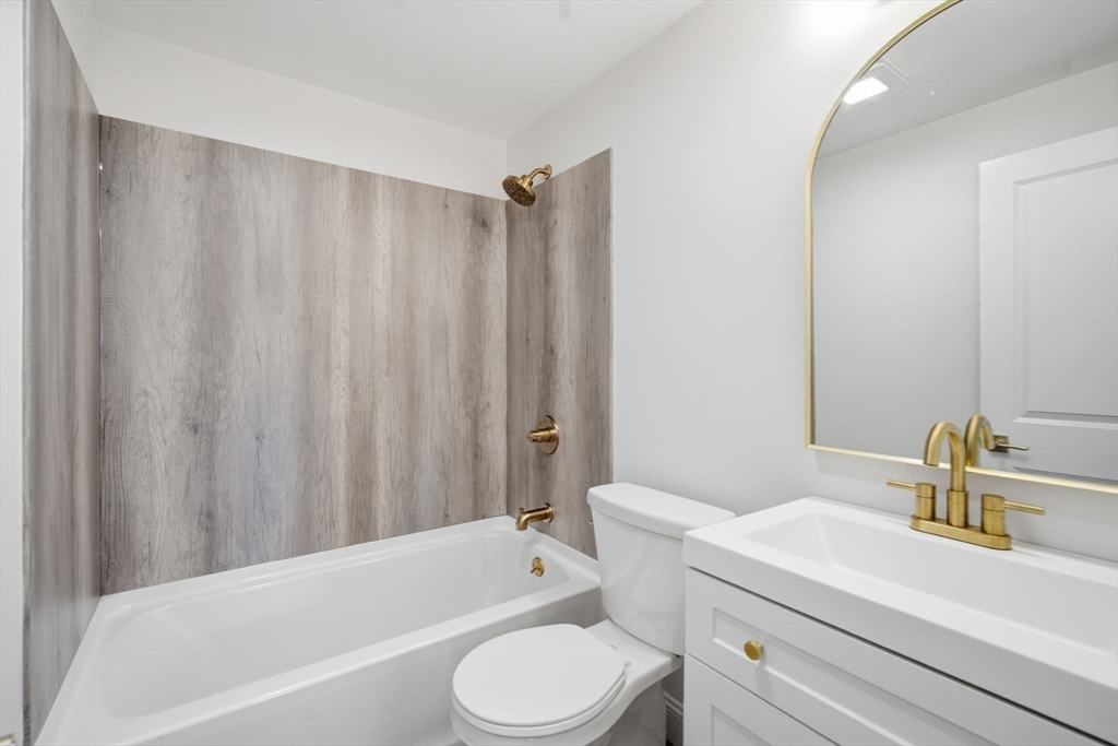 Springfield, Massachusetts 01118, United States, 3 Bedrooms Bedrooms, ,1 BathroomBathrooms,Residential,Active,235835