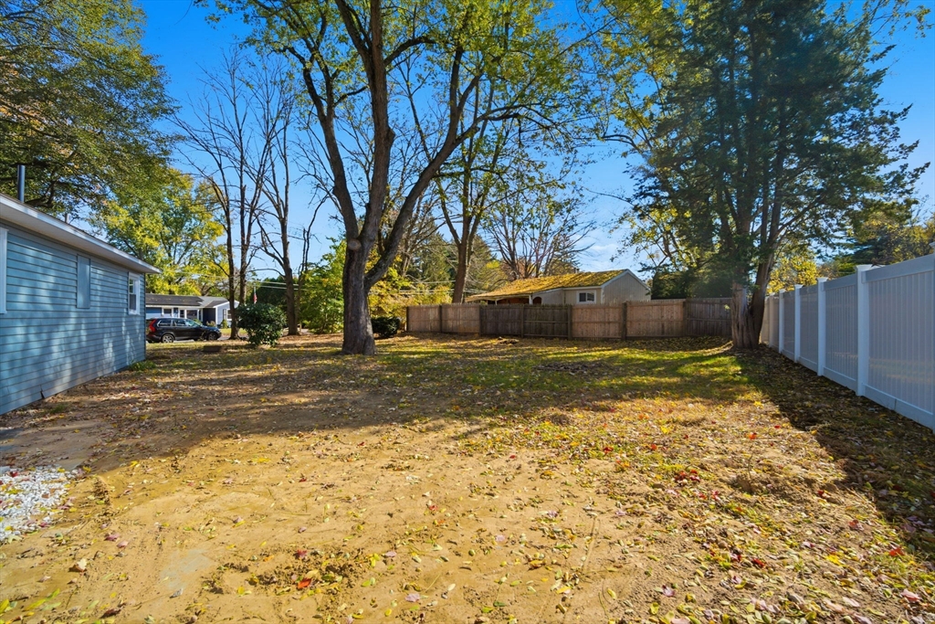 Springfield, Massachusetts 01118, United States, 3 Bedrooms Bedrooms, ,1 BathroomBathrooms,Residential,Active,235835