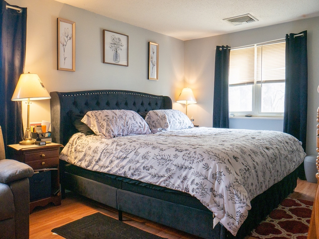25 Longworth Ave 11