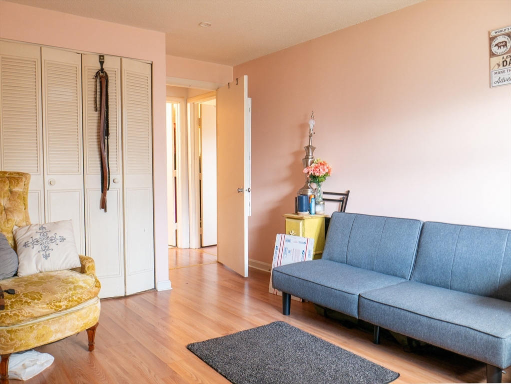 25 Longworth Ave 11