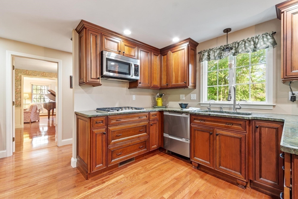 19 Dalton Road, Chelmsford, MA Photo #10