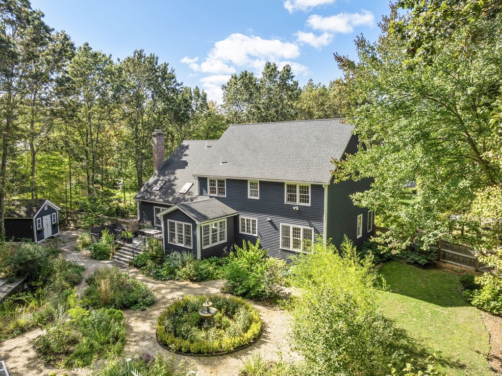 33 Whispering Way