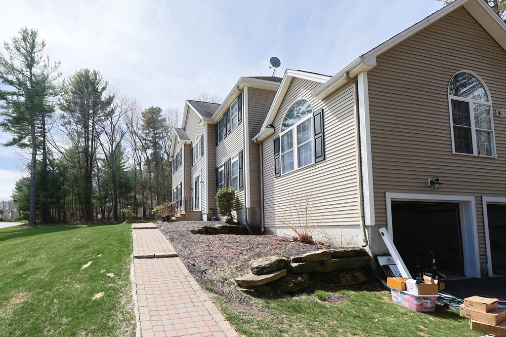 22 Bazaleel Cir