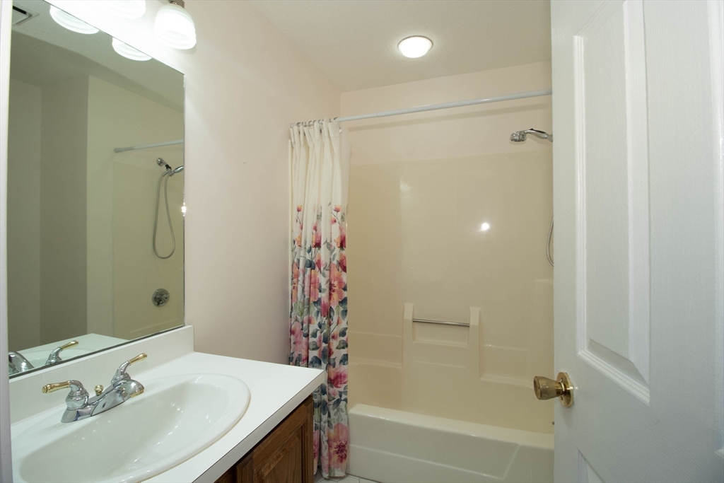 9 Ledgewood Way #29, Peabody, MA, 9 Ledgewood Way #29, Peabody, MA Photo #28
