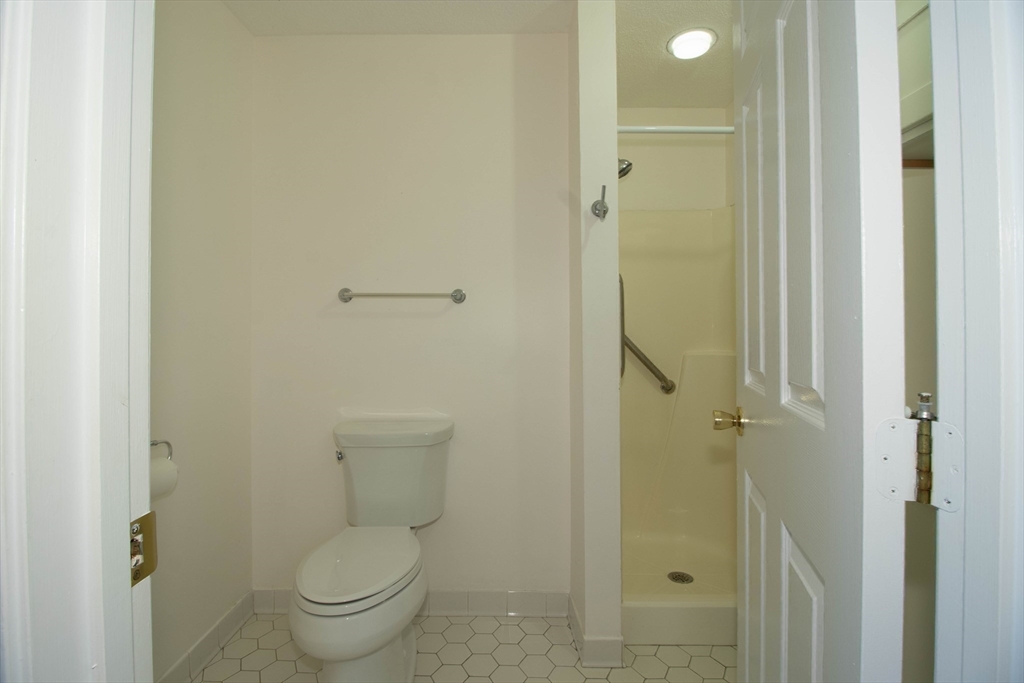 9 Ledgewood Way #29, Peabody, MA, 9 Ledgewood Way #29, Peabody, MA Photo #24