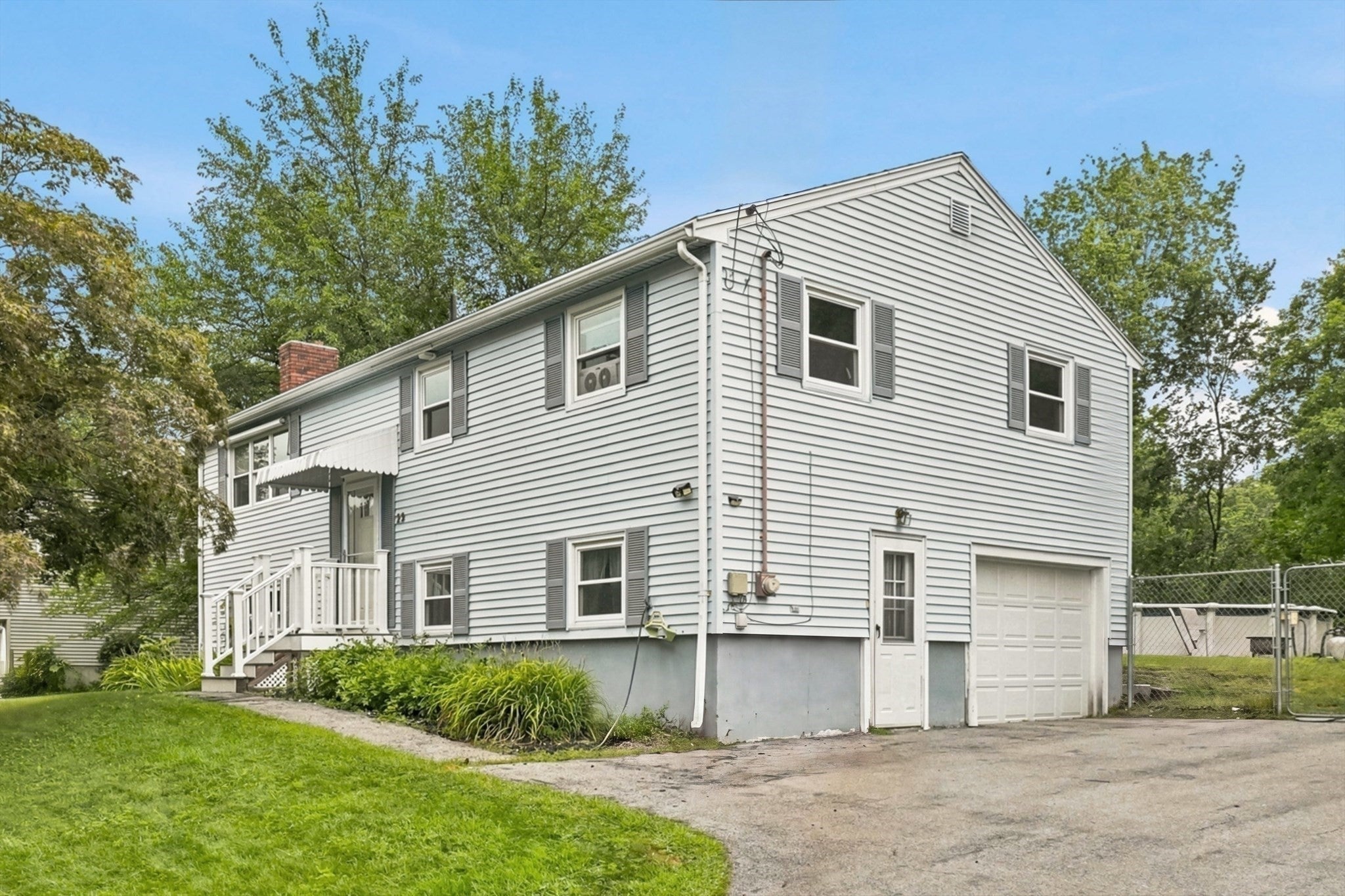 22 Woodbury St