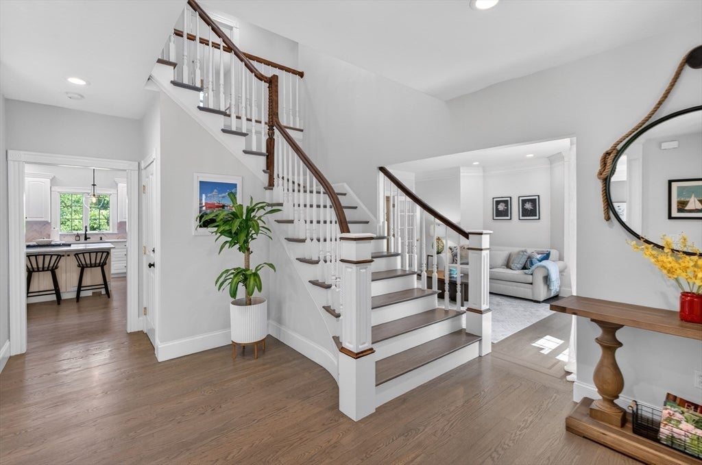 2 Watkins Ln