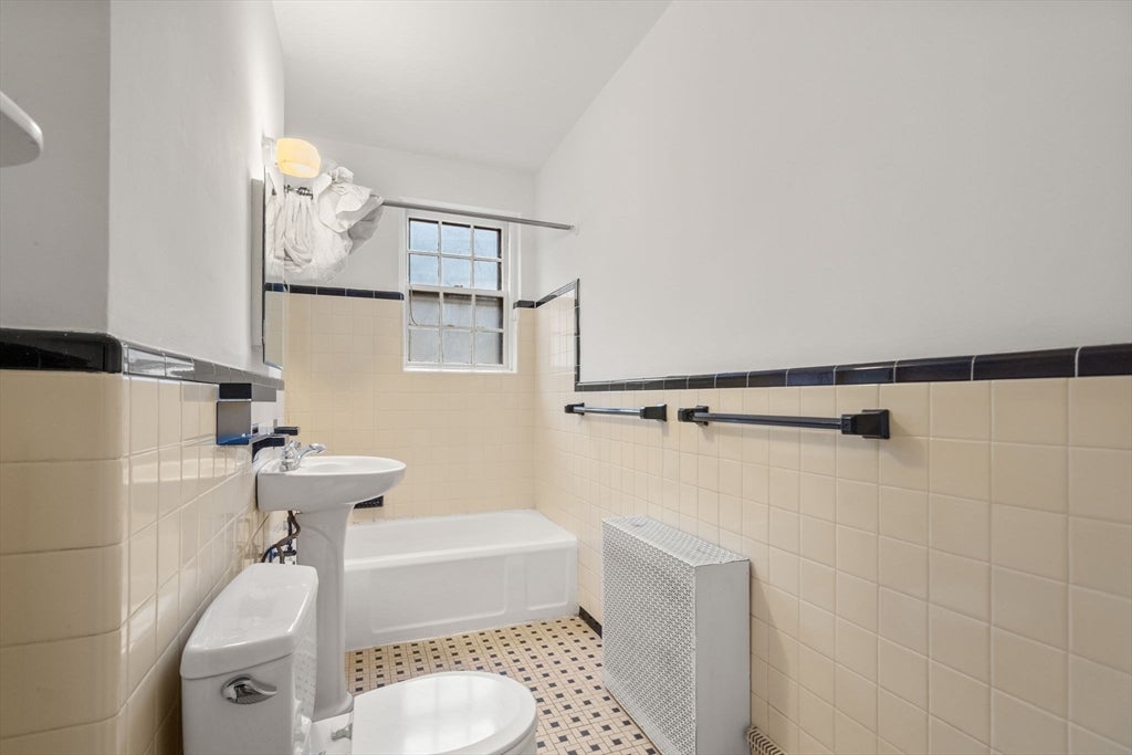 1490 Beacon St #3, Brookline, MA Photo #17