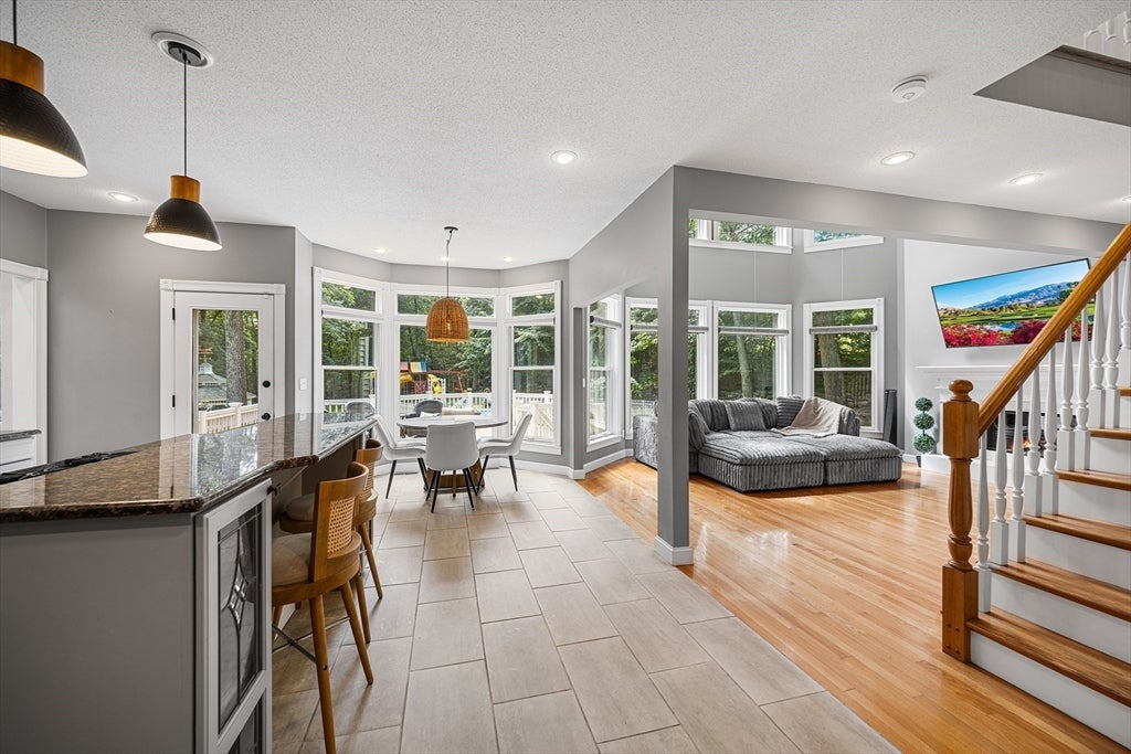4 Iroquois Ln
