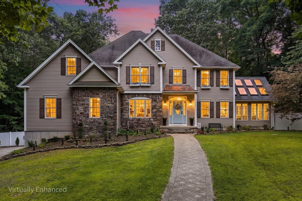 Photo of 4 Iroquois Ln, Wilbraham, MA
