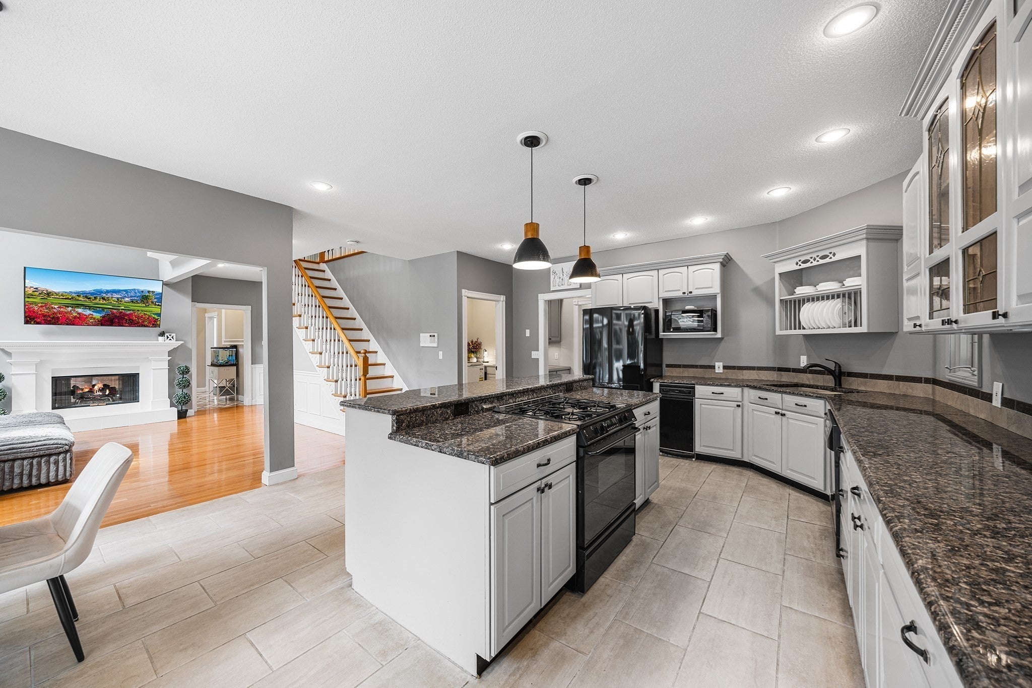 4 Iroquois Ln