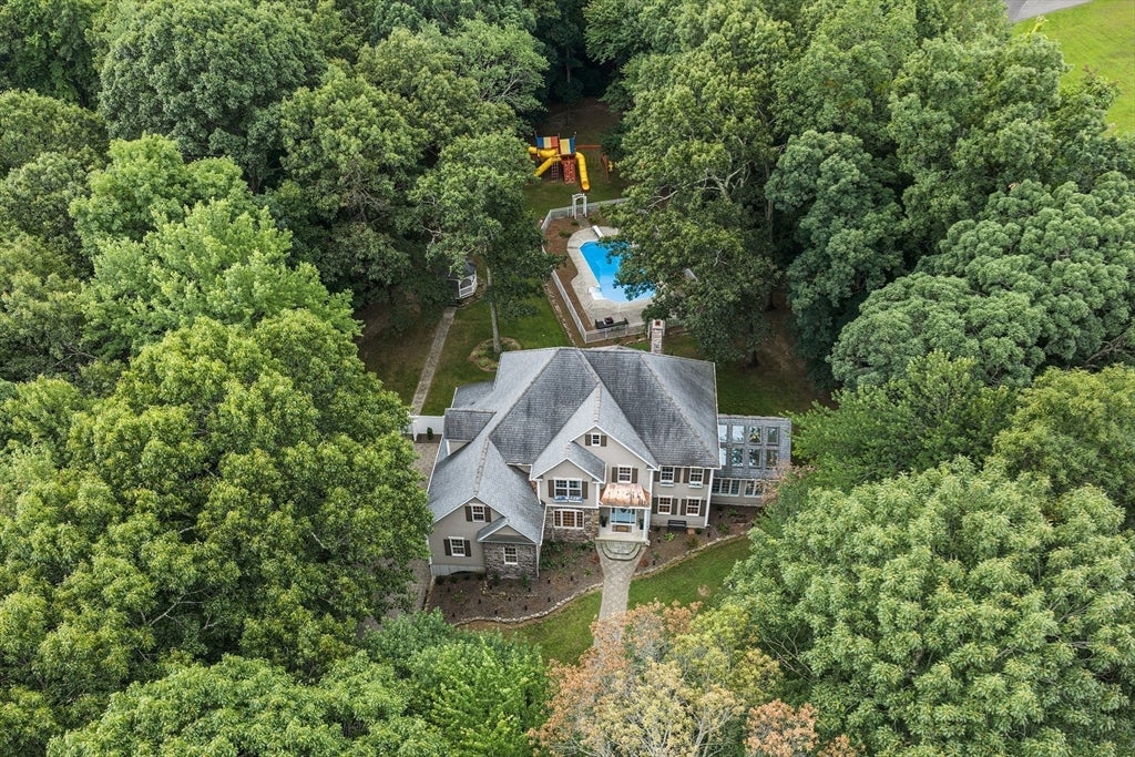 4 Iroquois Ln
