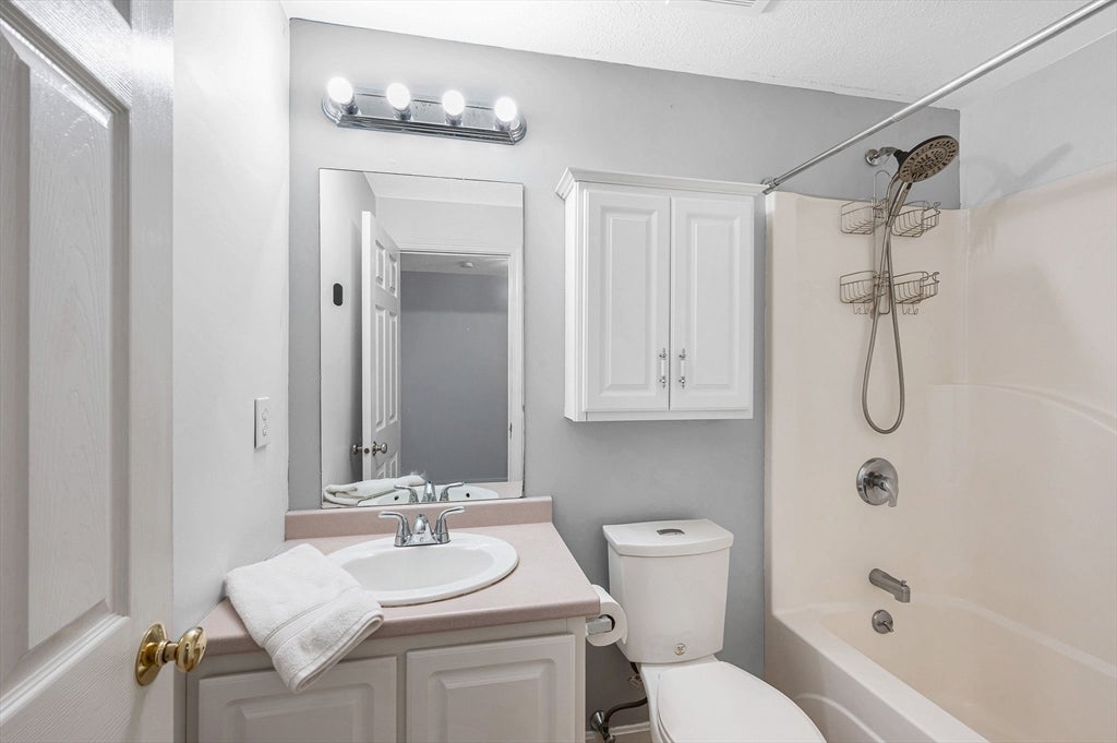 4 Georgetowne DR #4, Nashua, NH, 4 Georgetowne DR #4, Nashua, NH Photo #17