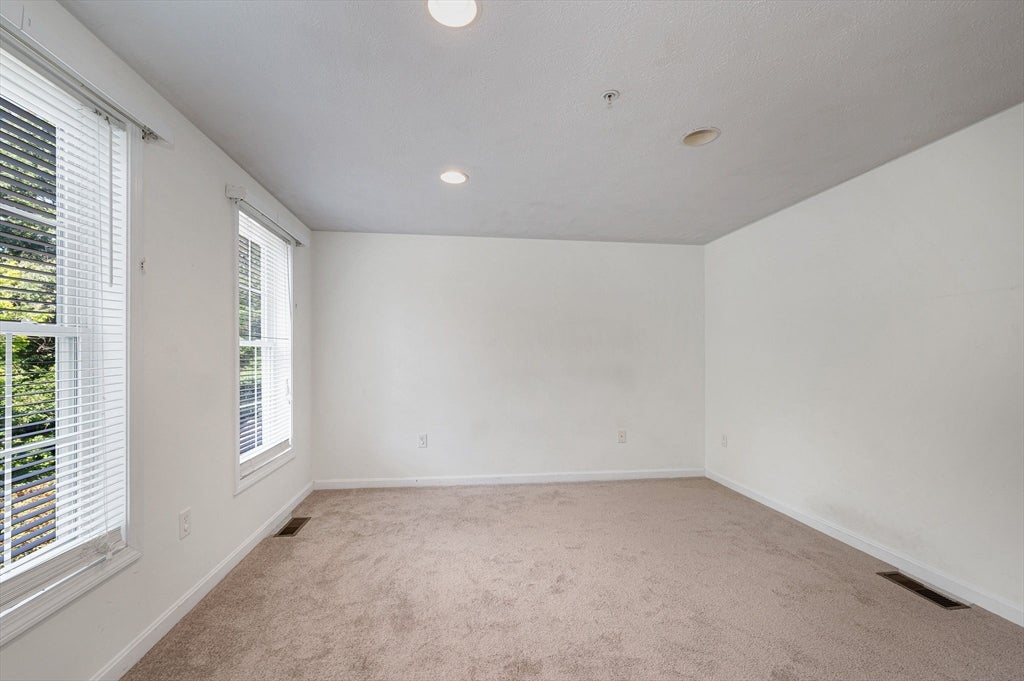 4 Georgetowne DR #4, Nashua, NH, 4 Georgetowne DR #4, Nashua, NH Photo #15