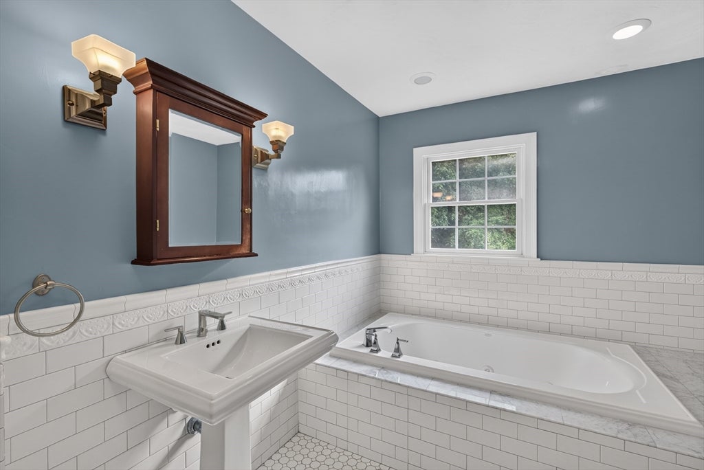 142 Holman St, Shrewsbury, MA, 142 Holman St, Shrewsbury, MA Photo #26