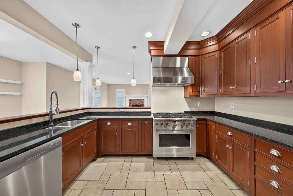 142 Holman St, Shrewsbury, MA, 142 Holman St, Shrewsbury, MA Photo #11
