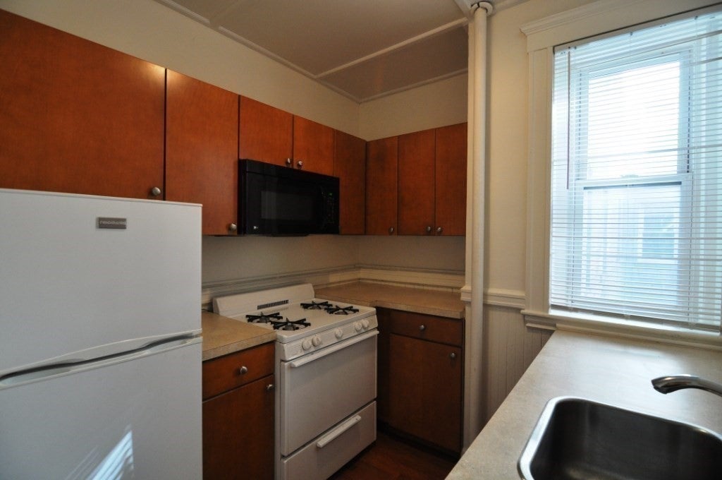131 Park Dr 11