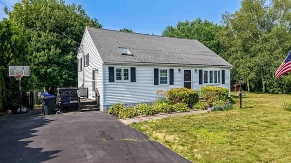 40 Elmwood Dr