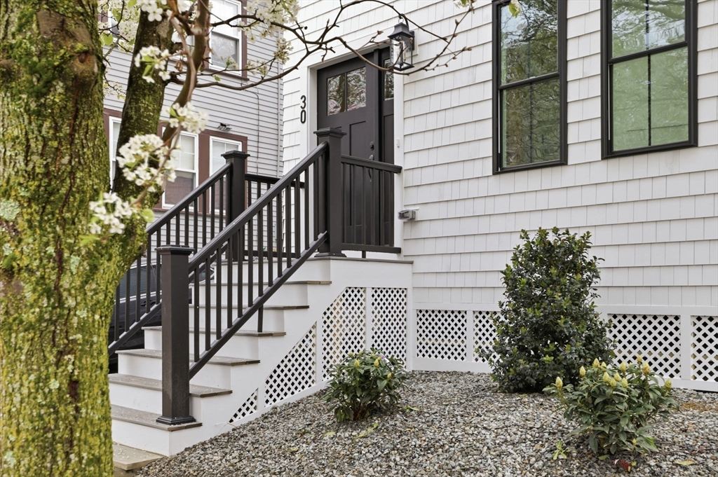 30 Waverly Ave