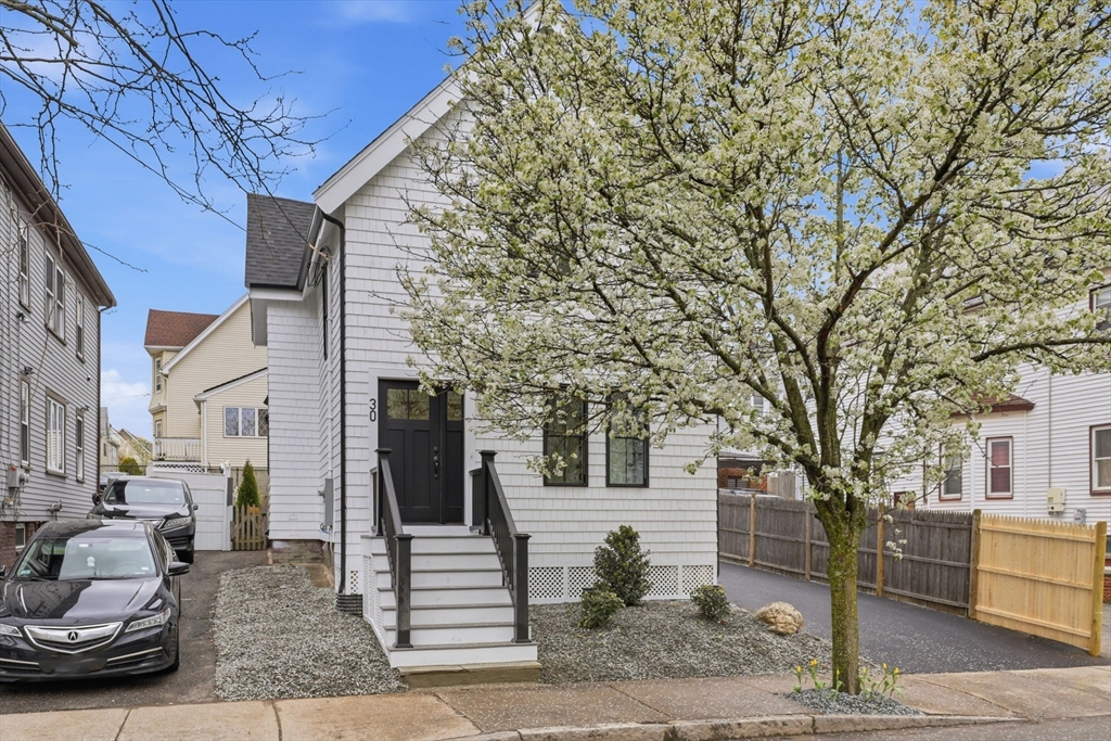 30 Waverly Ave