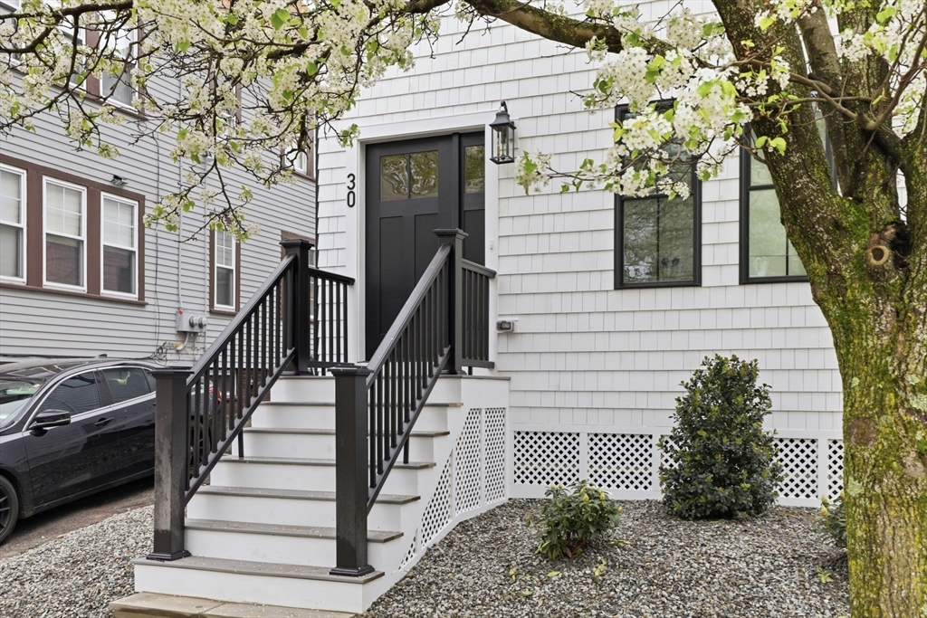 30 Waverly Ave