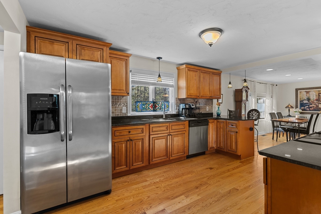 31 Mixter Rd, Holden, MA Photo #6