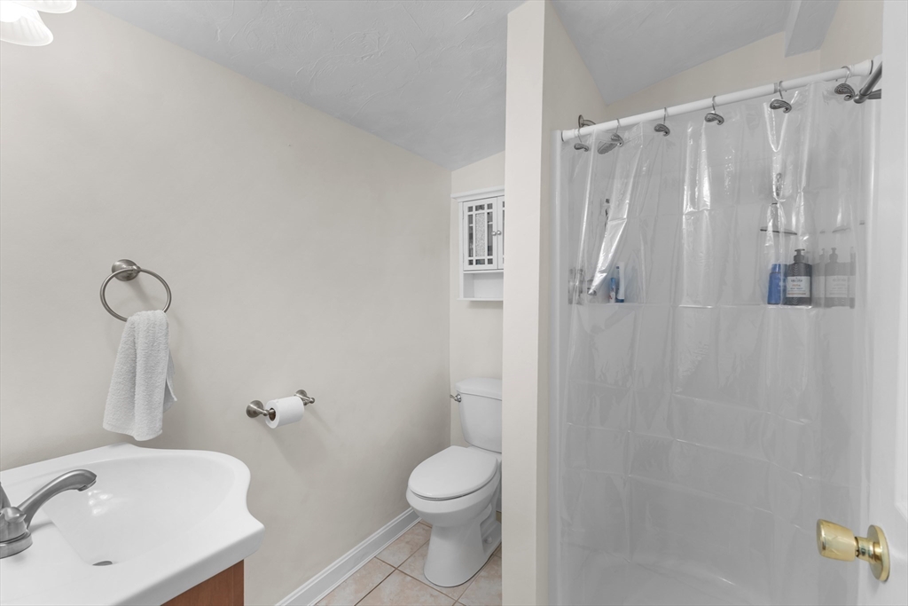 31 Mixter Rd, Holden, MA Photo #16