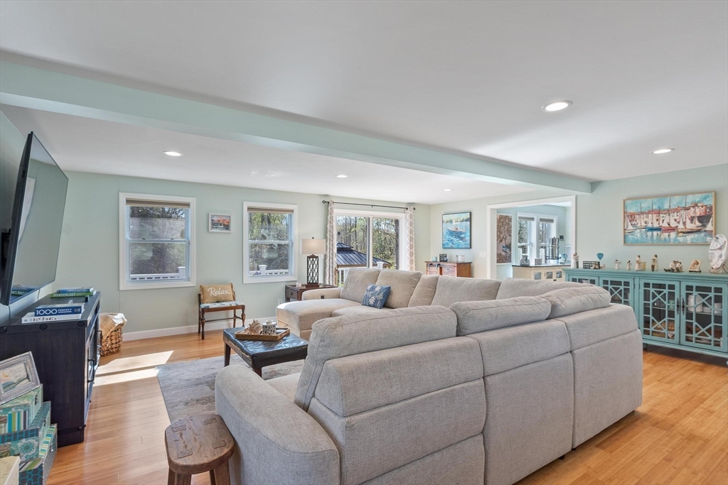 22 Fairfield Dr, Wareham, MA Photo #11