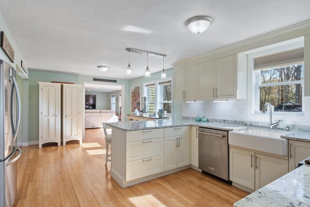 22 Fairfield Dr, Wareham, MA Photo #18