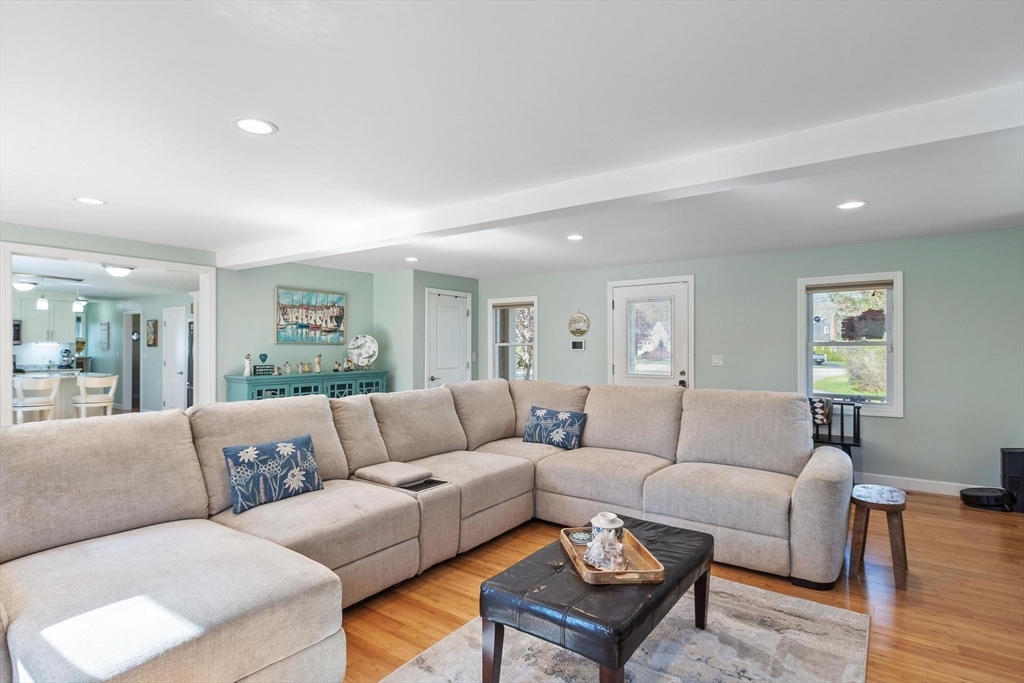 22 Fairfield Dr, Wareham, MA Photo #12