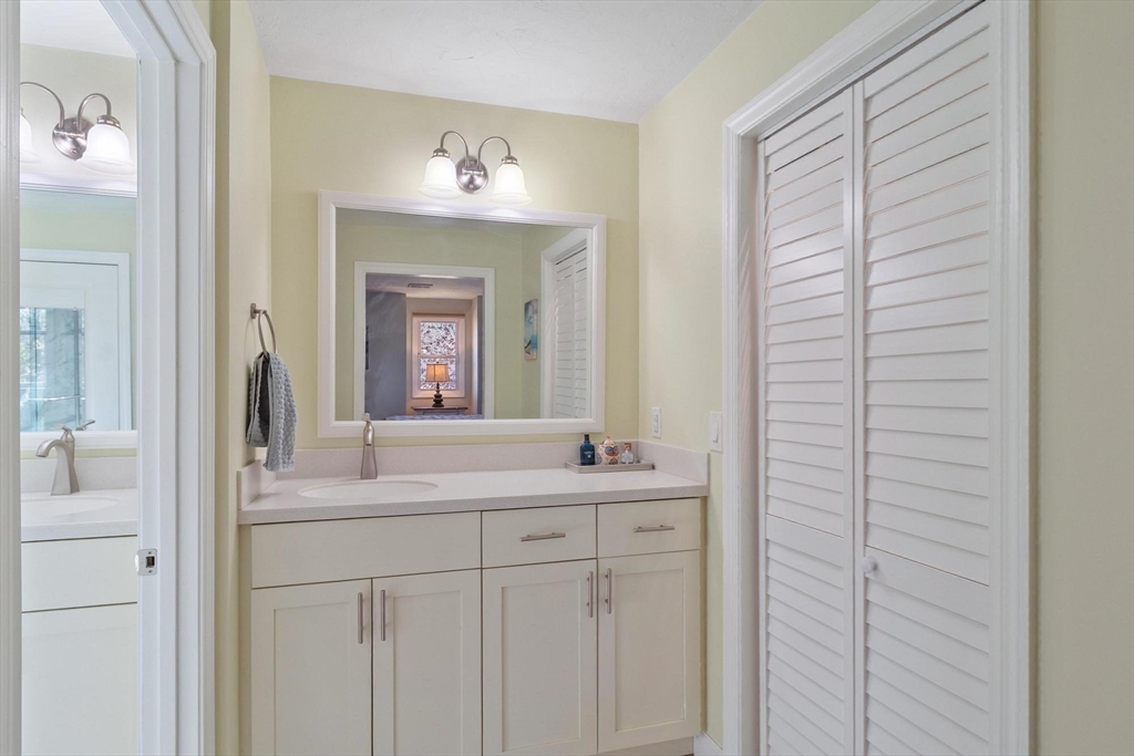 22 Fairfield Dr, Wareham, MA Photo #36
