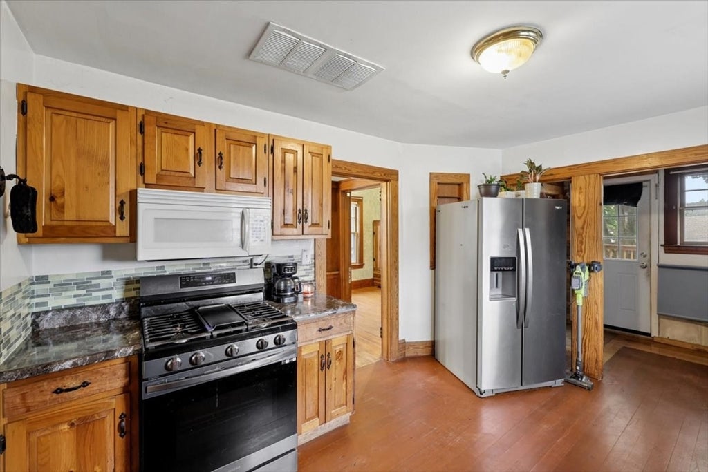 37 Laurel ST, Newport, NH, 37 Laurel ST, Newport, NH Photo #16