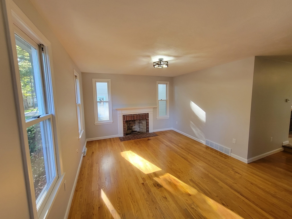 202 Wellman Ave 202