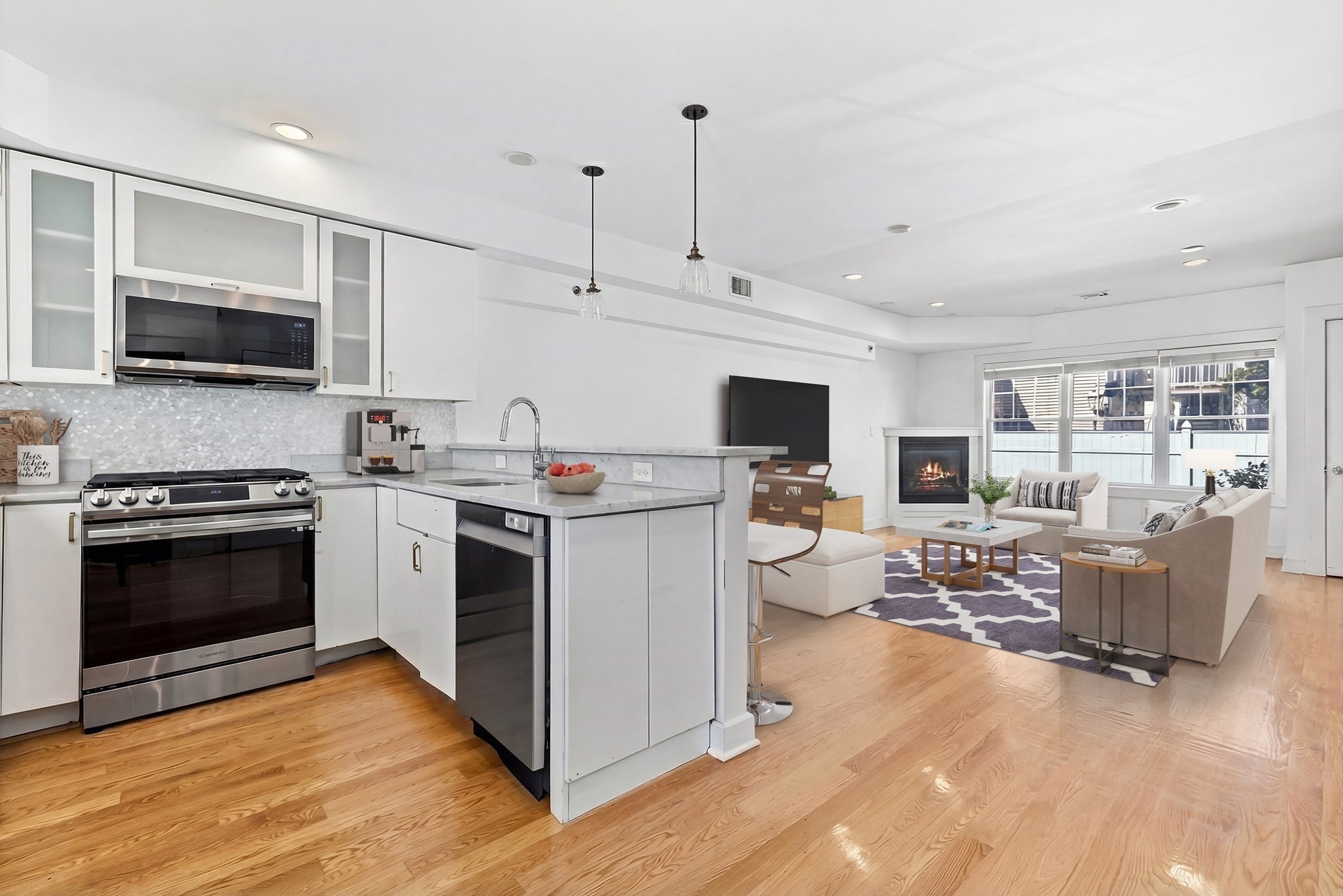 35 Middle St 4, Boston MA 02127