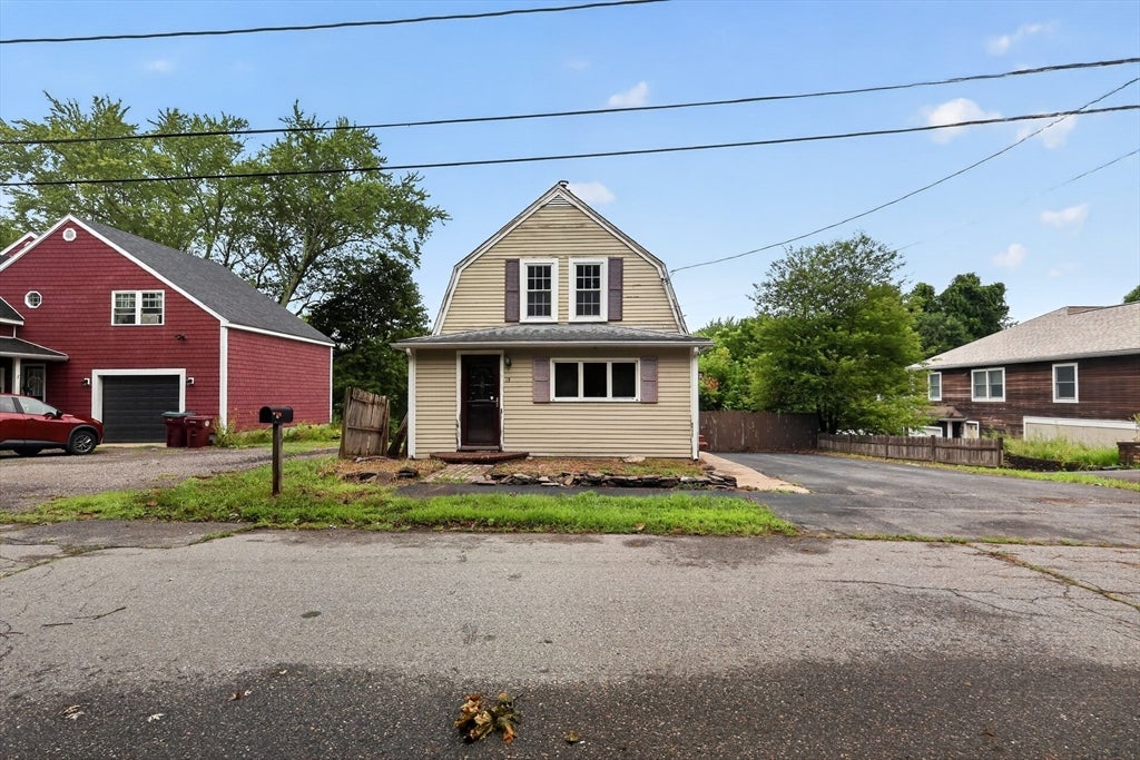 Photo of 15 Hillside Ave, Middleboro, MA