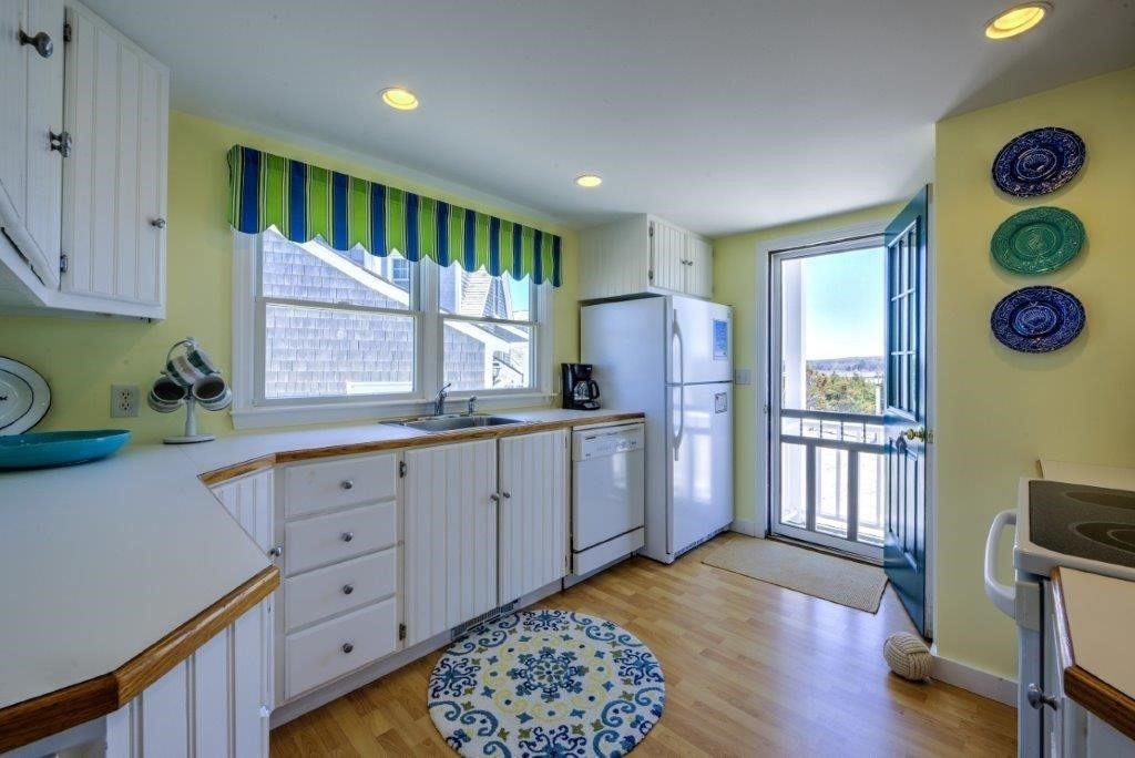 225 North Shore Blvd J