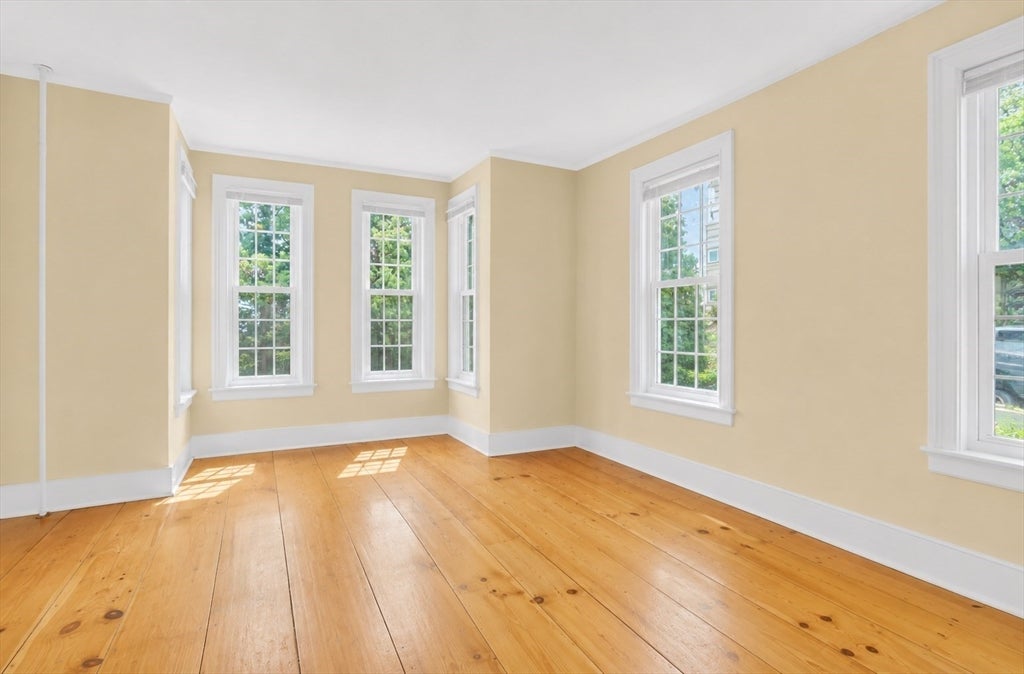 23 Oakes Ave