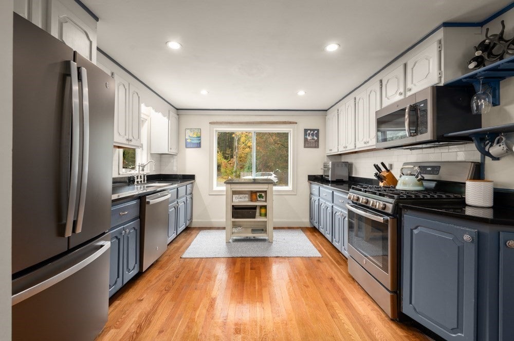 172 Haverhill St, North Reading, MA Photo #4