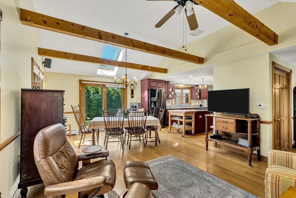 Mashpee, Massachusetts 02649, United States, 3 Bedrooms Bedrooms, ,3 BathroomsBathrooms,Residential,Pending,159354