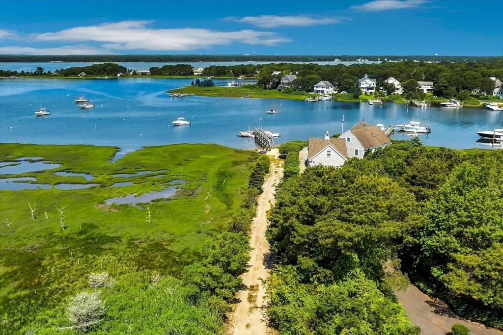 Mashpee, Massachusetts 02649, United States, 3 Bedrooms Bedrooms, ,3 BathroomsBathrooms,Residential,Pending,159354