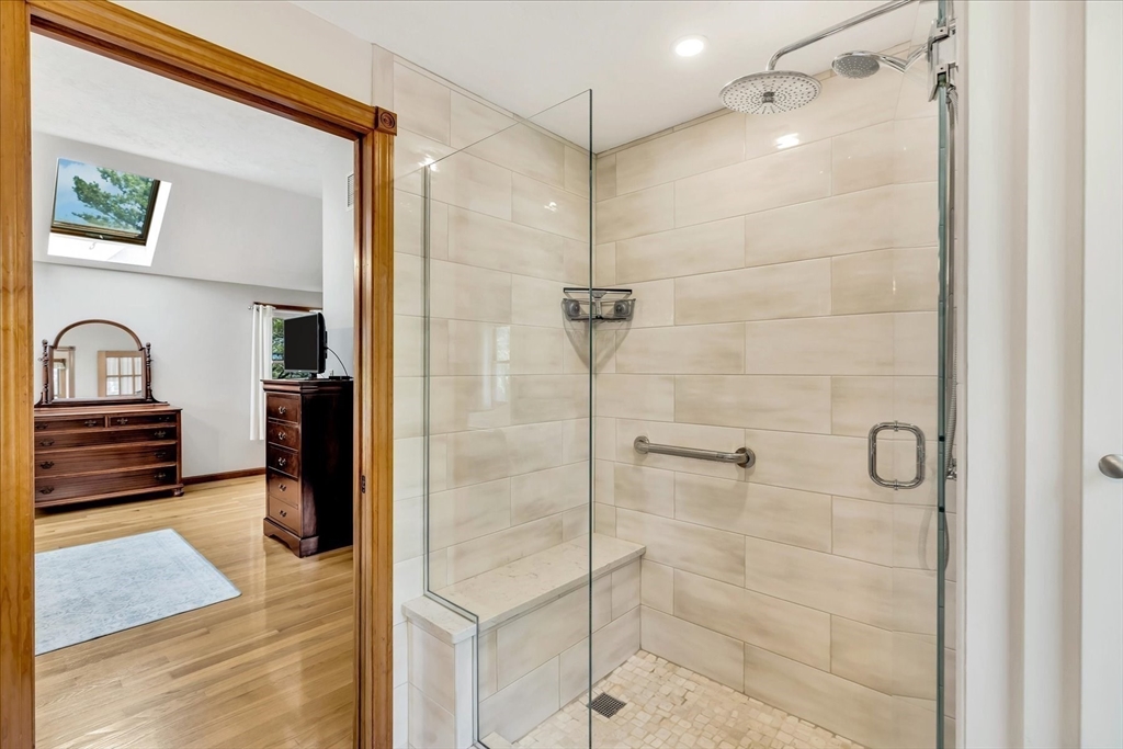 Mashpee, Massachusetts 02649, United States, 3 Bedrooms Bedrooms, ,3 BathroomsBathrooms,Residential,Pending,159354