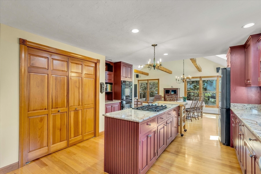 Mashpee, Massachusetts 02649, United States, 3 Bedrooms Bedrooms, ,3 BathroomsBathrooms,Residential,Pending,159354