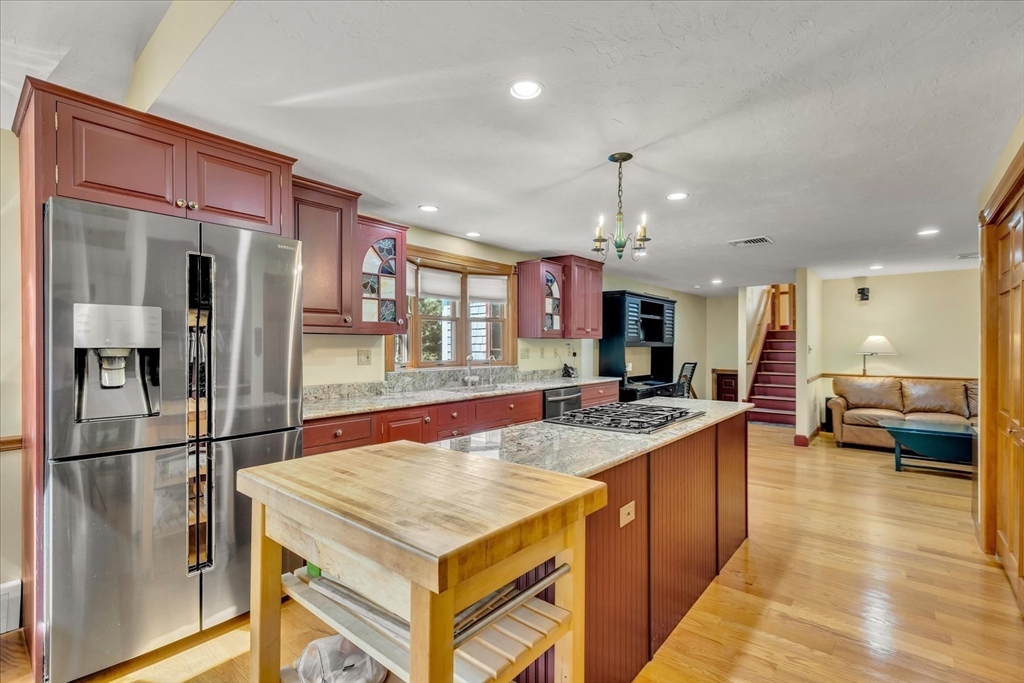 Mashpee, Massachusetts 02649, United States, 3 Bedrooms Bedrooms, ,3 BathroomsBathrooms,Residential,Pending,159354