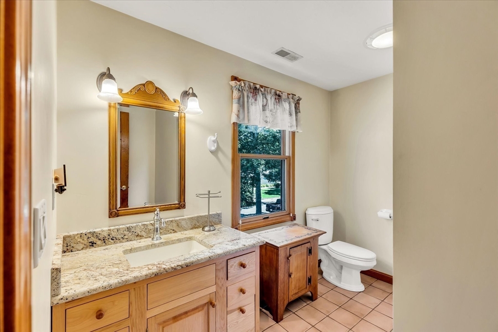 Mashpee, Massachusetts 02649, United States, 3 Bedrooms Bedrooms, ,3 BathroomsBathrooms,Residential,Pending,159354