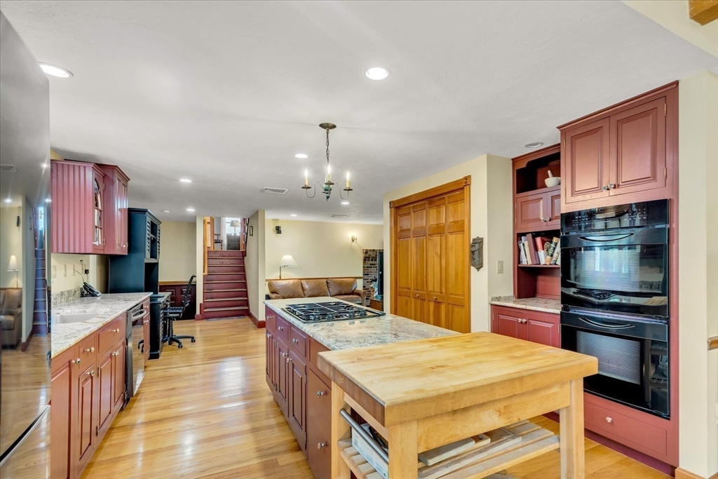 Mashpee, Massachusetts 02649, United States, 3 Bedrooms Bedrooms, ,3 BathroomsBathrooms,Residential,Pending,159354