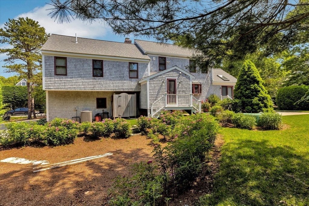 Mashpee, Massachusetts 02649, United States, 3 Bedrooms Bedrooms, ,3 BathroomsBathrooms,Residential,Pending,159354