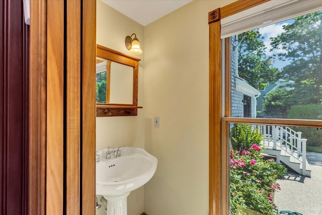 Mashpee, Massachusetts 02649, United States, 3 Bedrooms Bedrooms, ,3 BathroomsBathrooms,Residential,Pending,159354